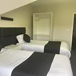 Hosted By Ryan - 4 Bedroom Penthouse Apartment