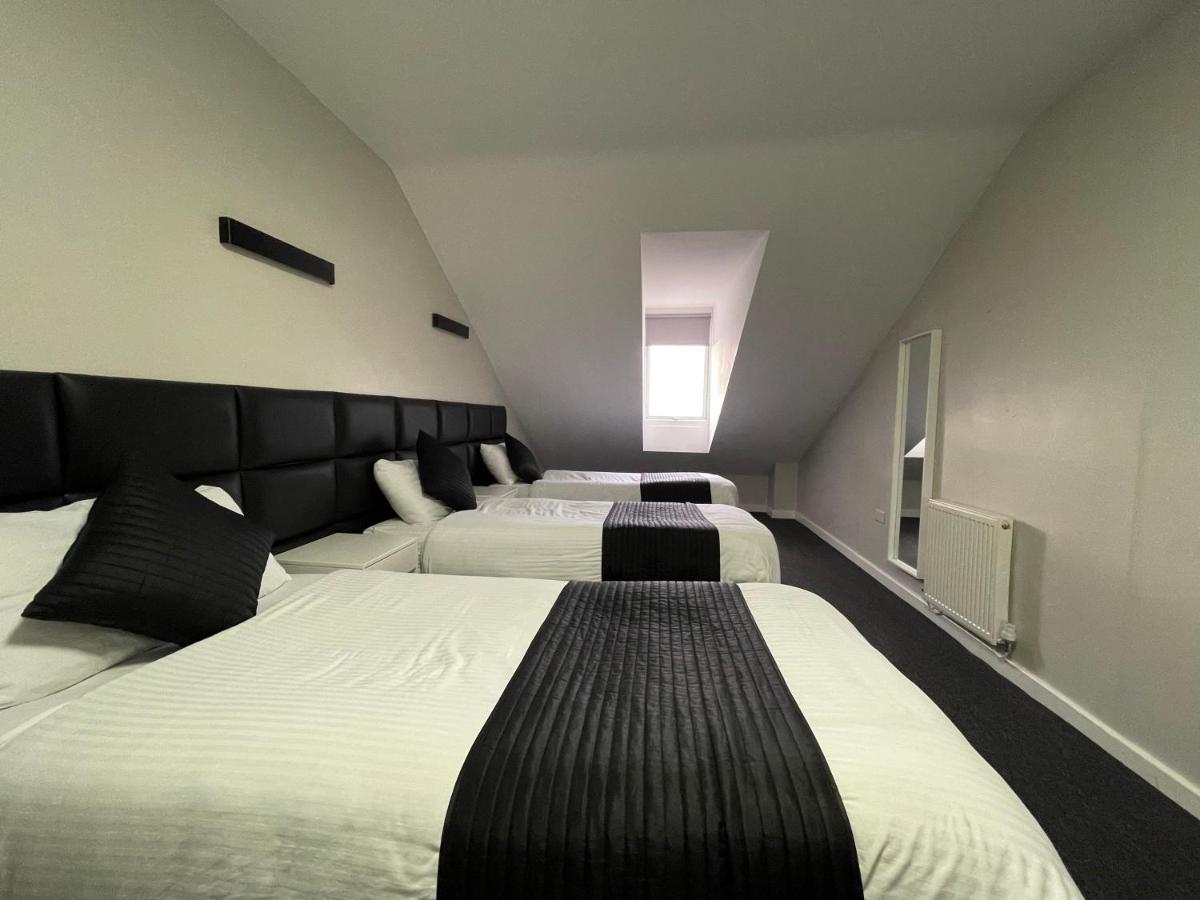 Hosted By Ryan - 4 Bedroom Penthouse Apartment